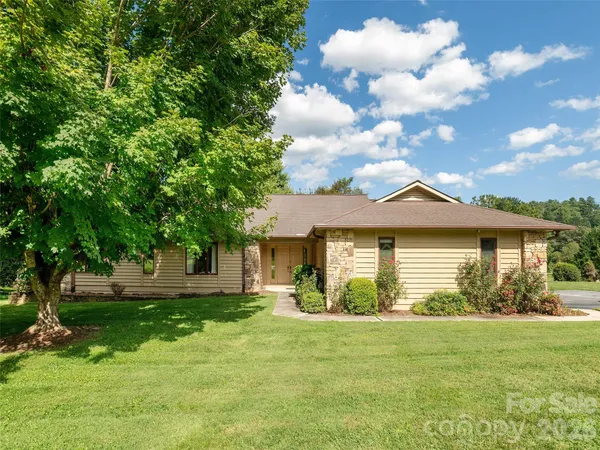 $595,000 | 504 Crooked Creek Road, Hendersonville, NC 28739
