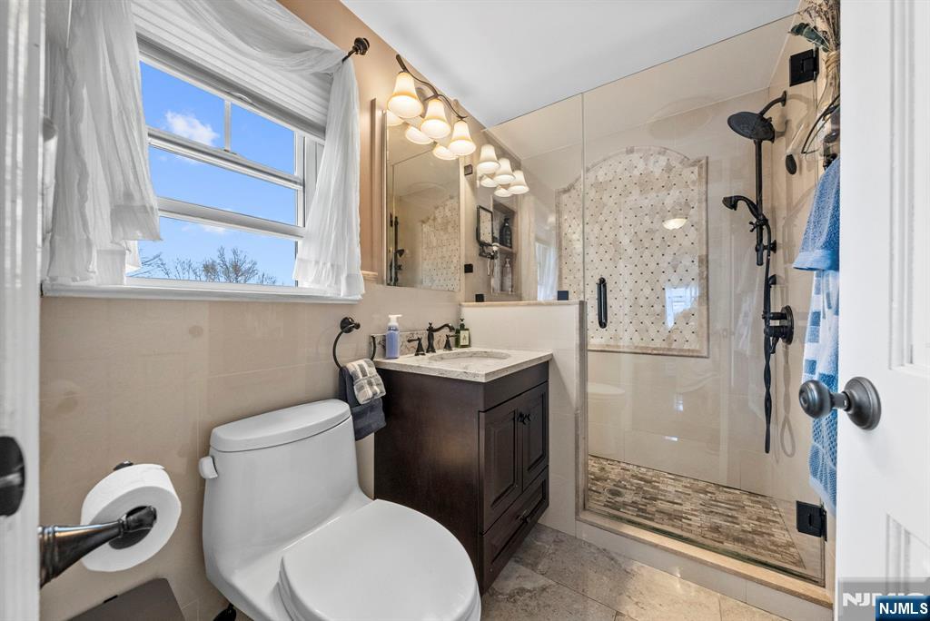 17 Burlington Road Clifton, NJ 07012 - Photo 14 of 23