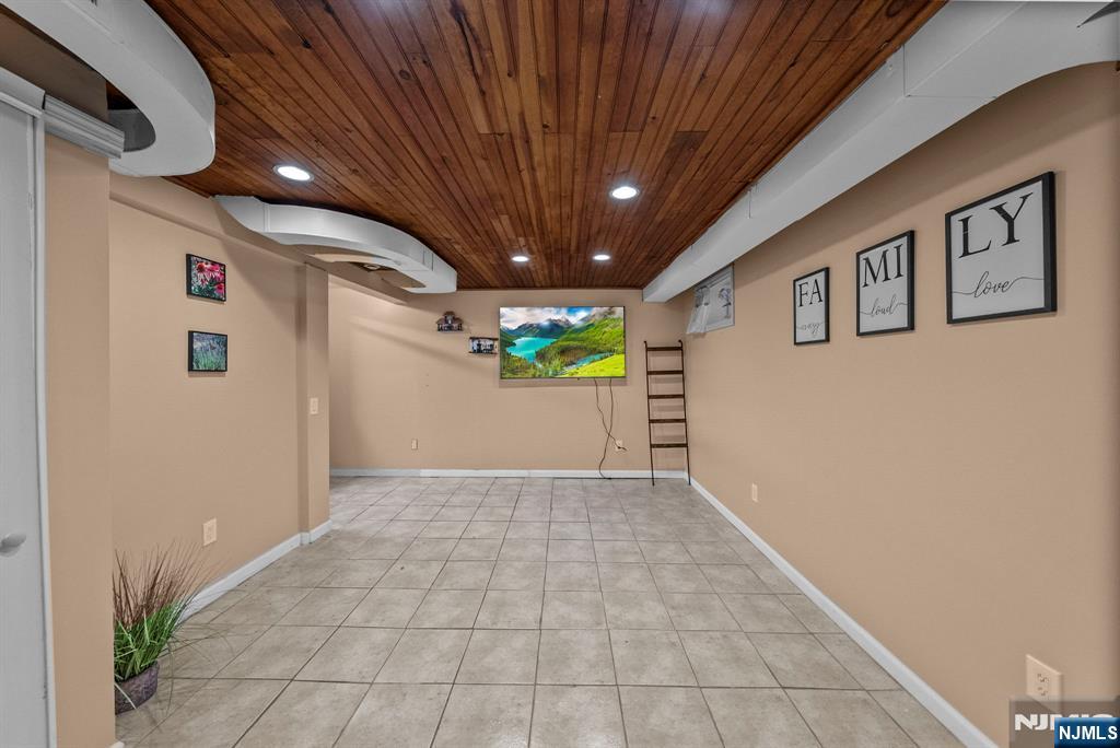 17 Burlington Road Clifton, NJ 07012 - Photo 20 of 23