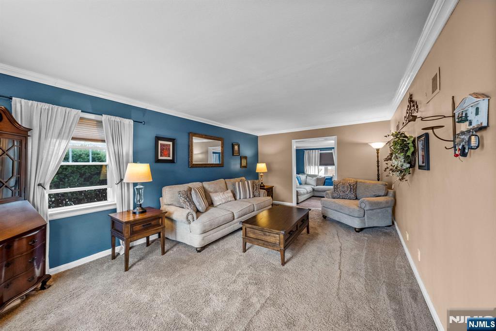 17 Burlington Road Clifton, NJ 07012 - Photo 5 of 23