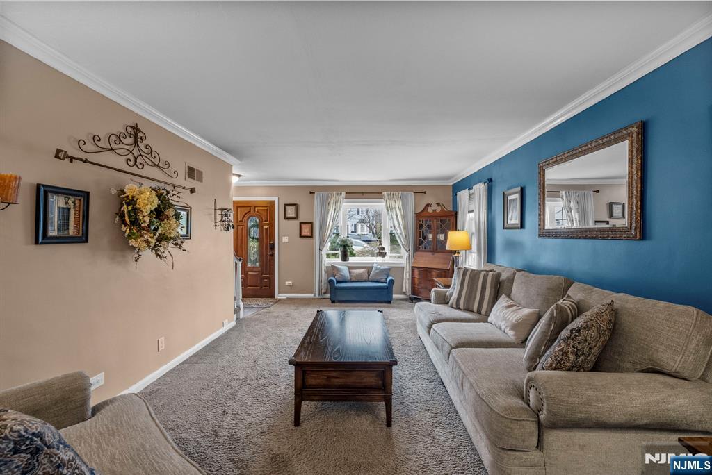 17 Burlington Road Clifton, NJ 07012 - Photo 6 of 23