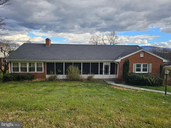 $1,800 | 615 Villa Avenue, Unit A, Front Royal, VA 22630