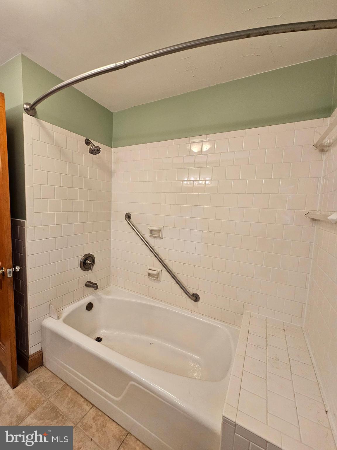 615 Villa Avenue, Unit A Front Royal, VA 22630 - Photo 24 of 29 a bathroom with a bathtub and a shower