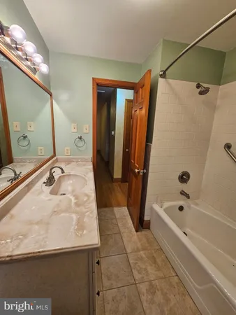 $1,800 | 615 Villa Avenue, Unit A, Front Royal, VA 22630