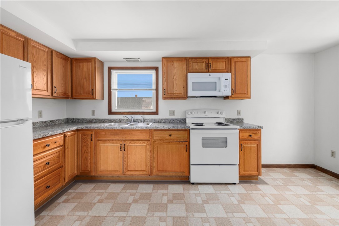 12 Batterson Avenue Westerly, RI 02891 - Photo 26 of 47