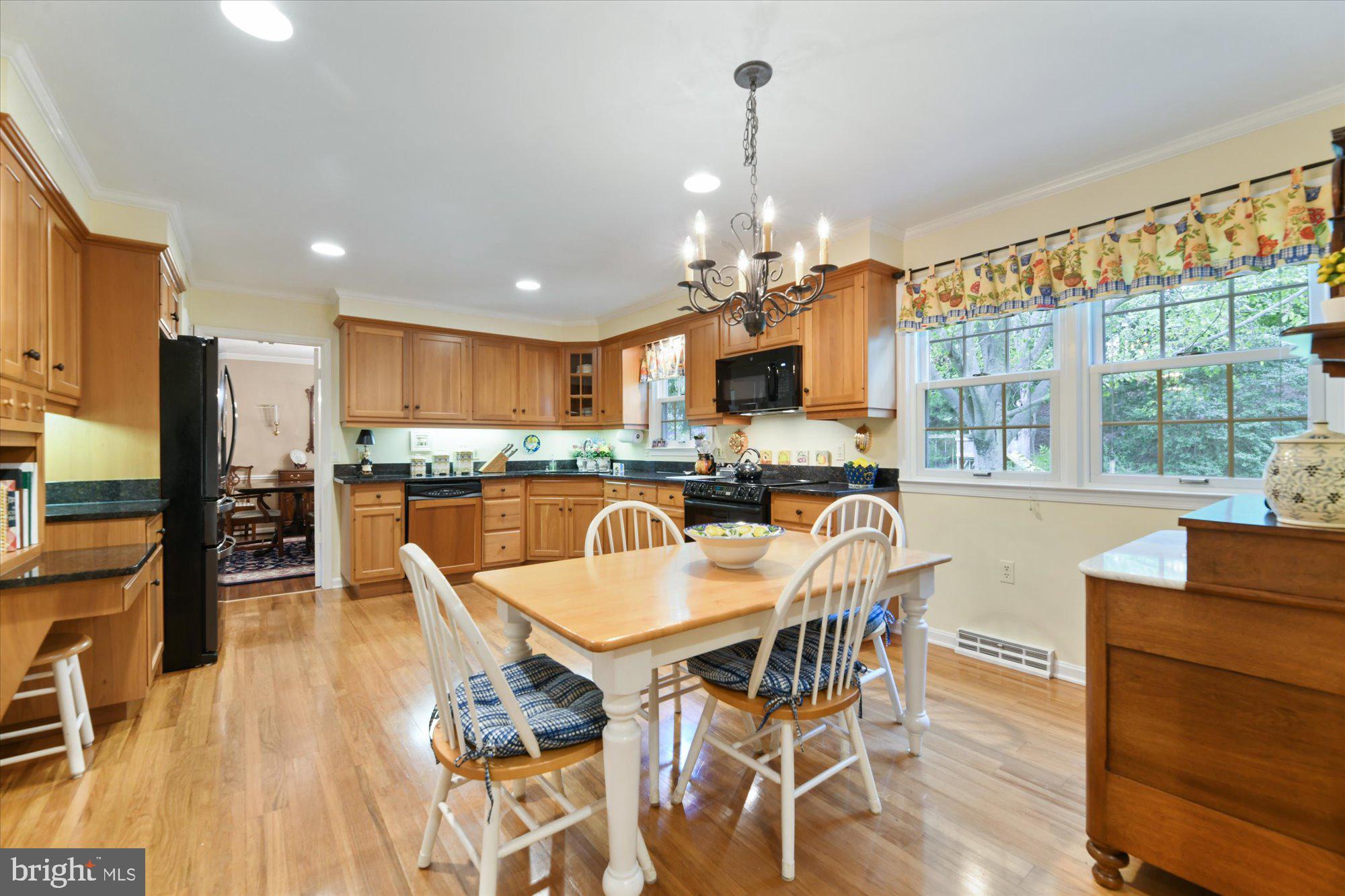 10512 Pot Spring Road Cockeysville, MD 21030 - Photo 14 of 39 Kitchen with Breakfast Area