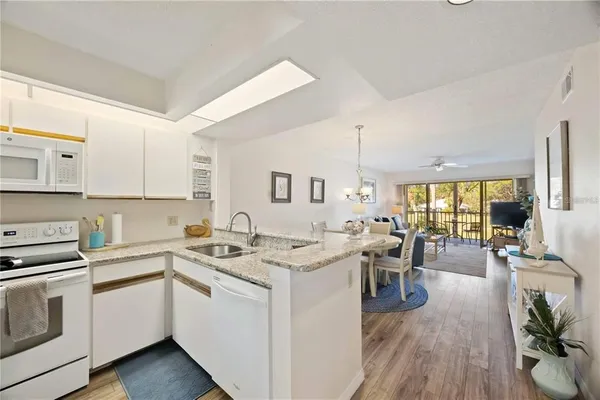$2,000 | 433 Cerromar Lane, Unit 440, Venice, FL 34293