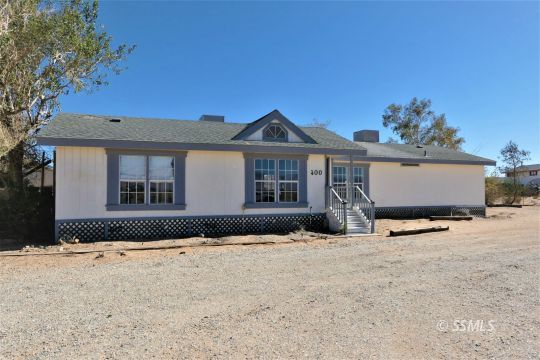 400 South Guam Street Ridgecrest, CA 93555 - Photo 1 of 39 a front view of a house with a yard