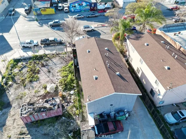 a view of a backyard of the house