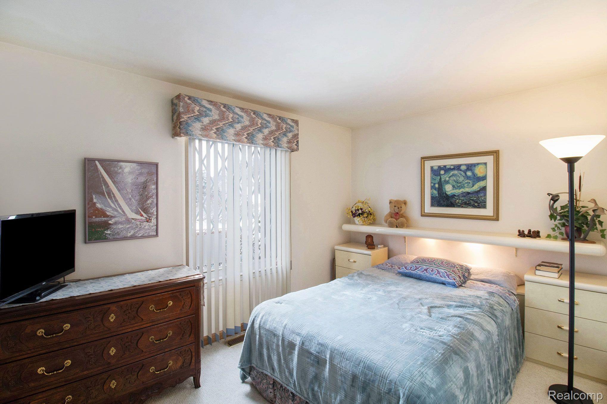 42 Foxboro Drive Rochester, MI 48309 - Photo 24 of 32 2nd bedroom