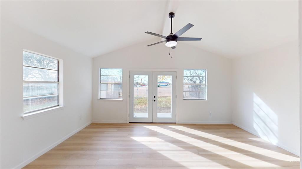 3220 Centennial Road Forest Hill, TX 76119 - Photo 4 of 31