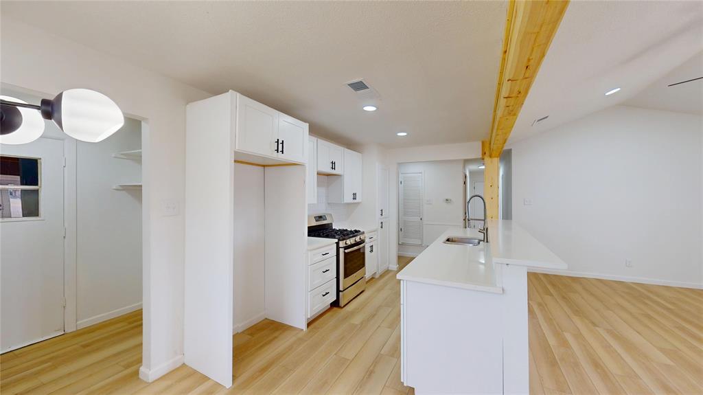 3220 Centennial Road Forest Hill, TX 76119 - Photo 8 of 31