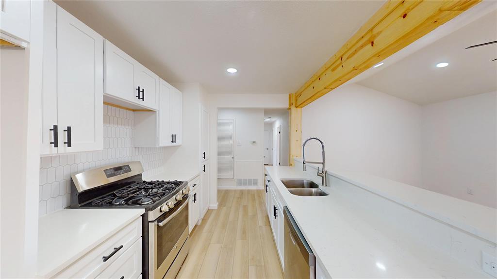 3220 Centennial Road Forest Hill, TX 76119 - Photo 10 of 31