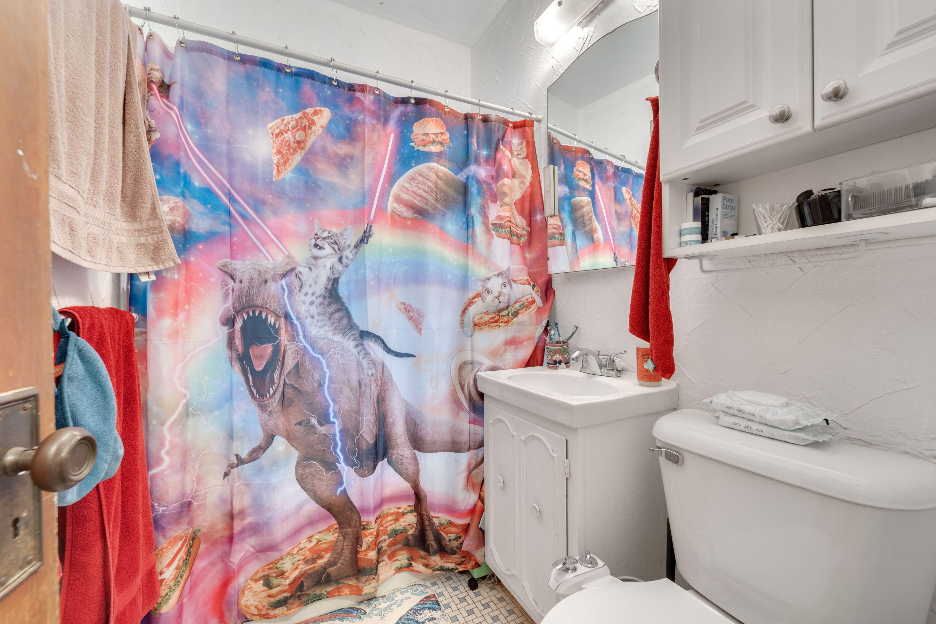 1530 North Hawley Road, Unit 1532 Milwaukee, WI 53208 - Photo 17 of 36 Upper Full Bathroom