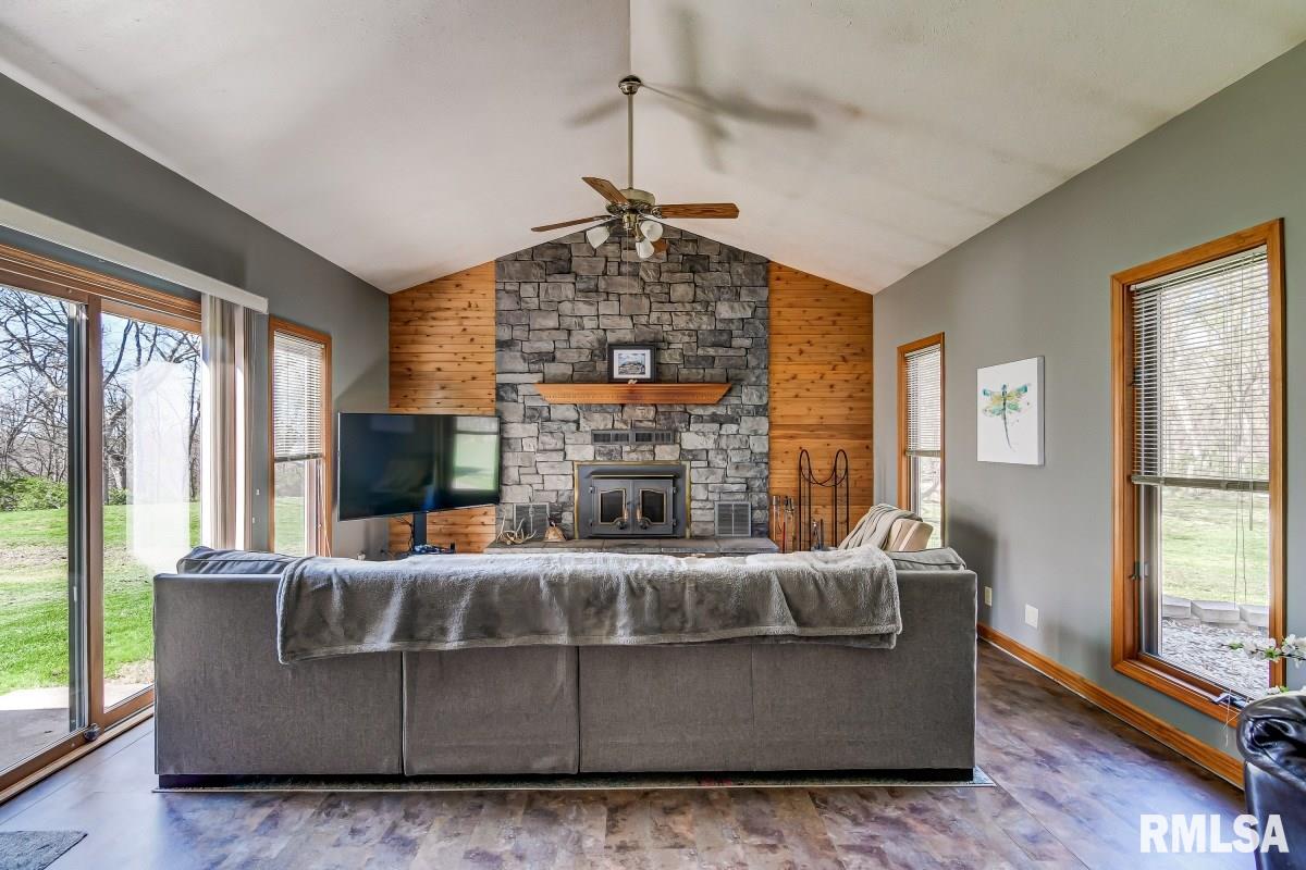 1875 South Wake Road New Berlin, IL 62670 - Photo 13 of 45