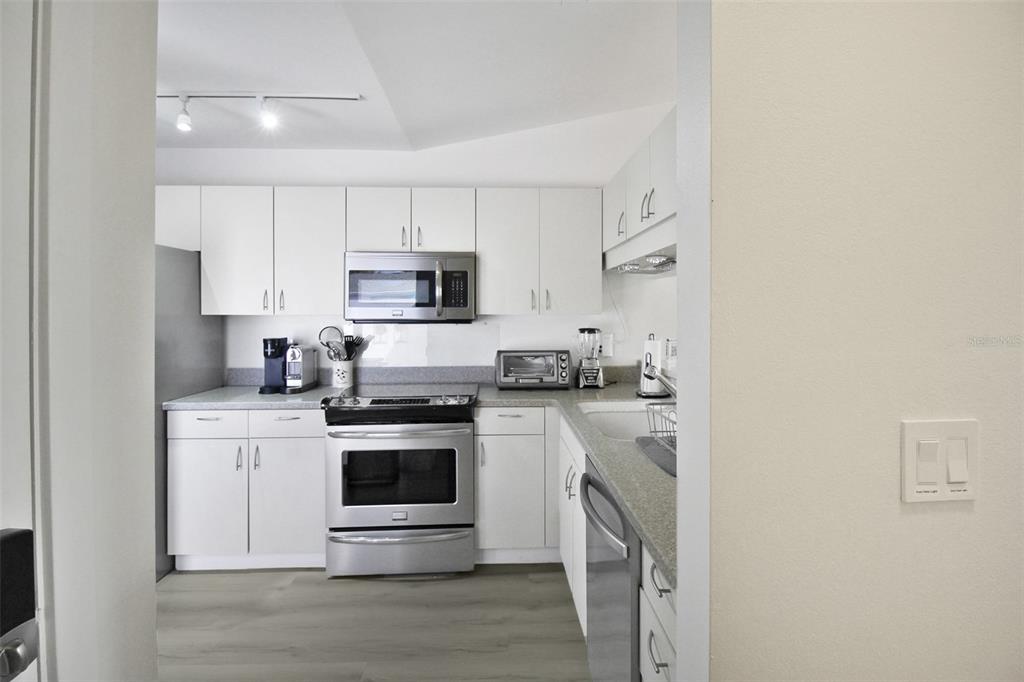 971 Waterside Lane Bradenton, FL 34209 - Photo 7 of 44