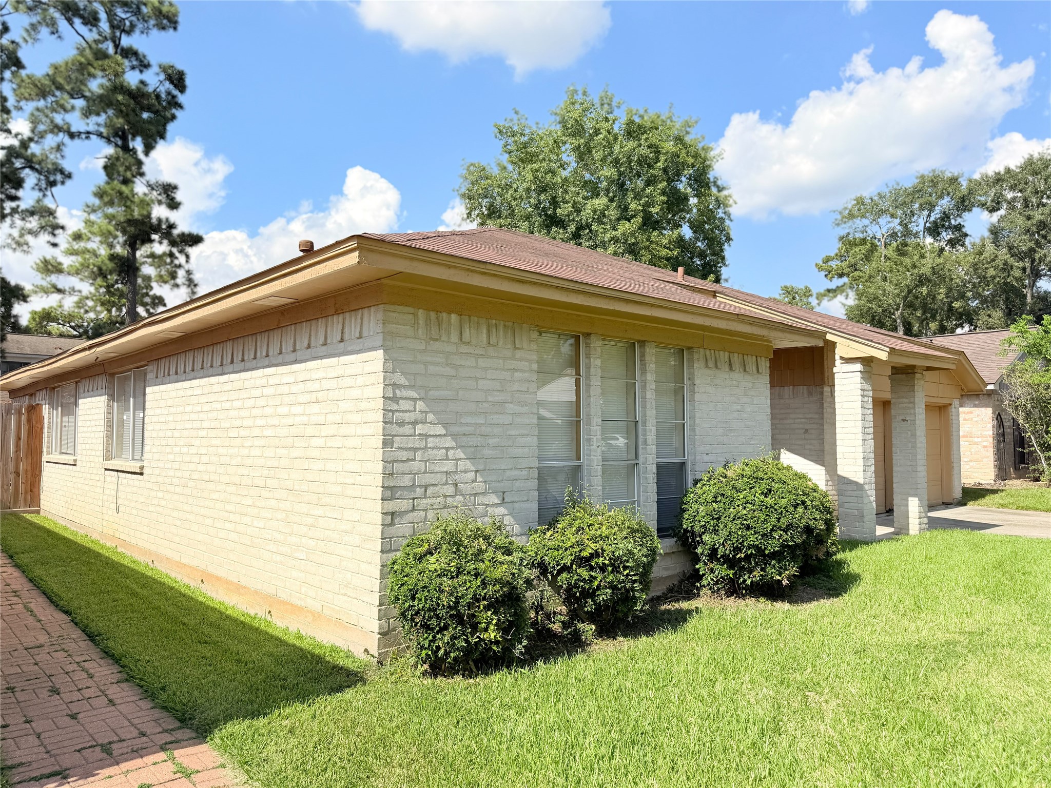 2015 Trailing Vine Road Spring, TX 77373 - Photo 2 of 28 Gallery Image 2