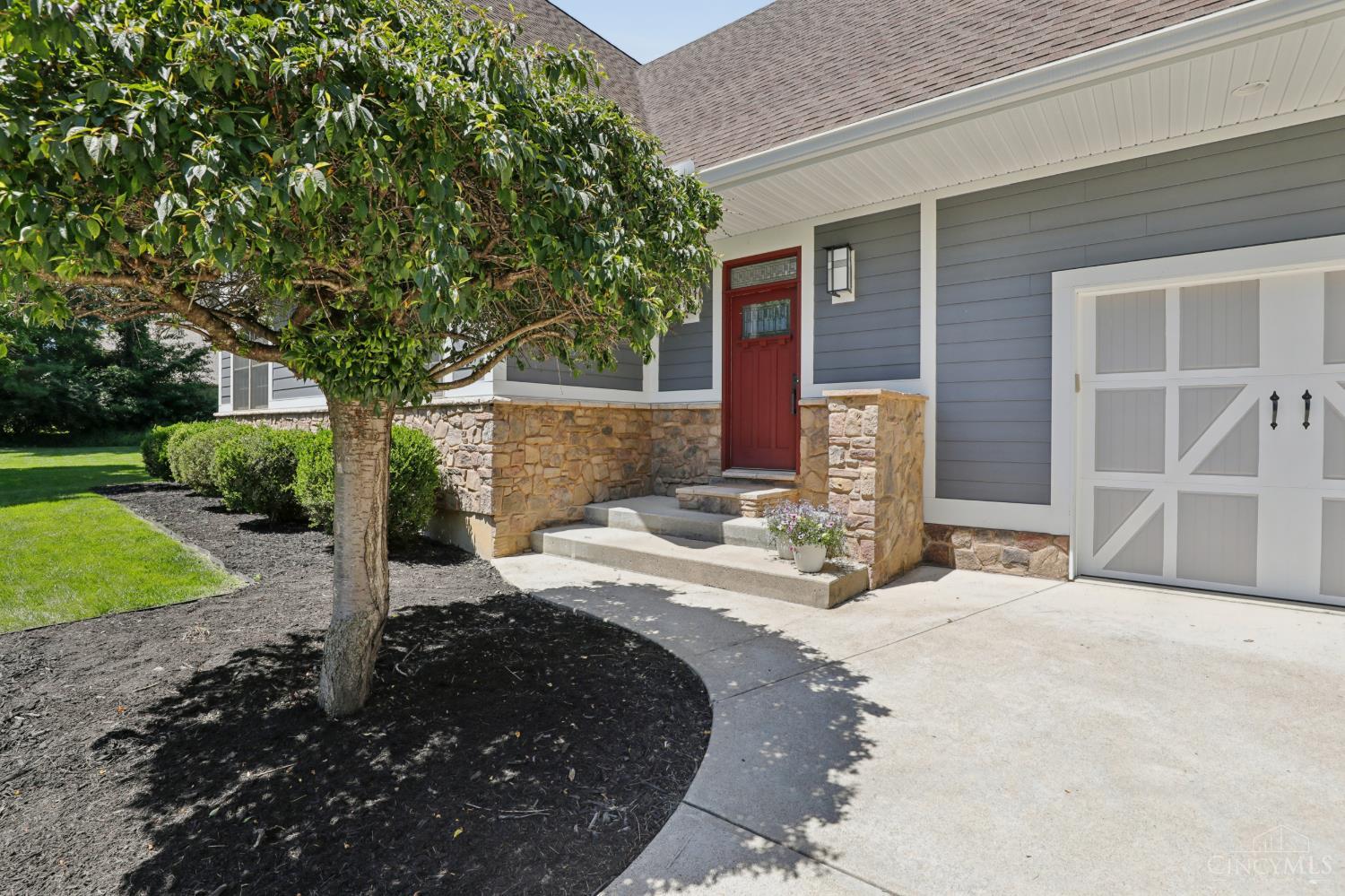 538 Lang Road Cincinnati, OH 45244 - Photo 5 of 43