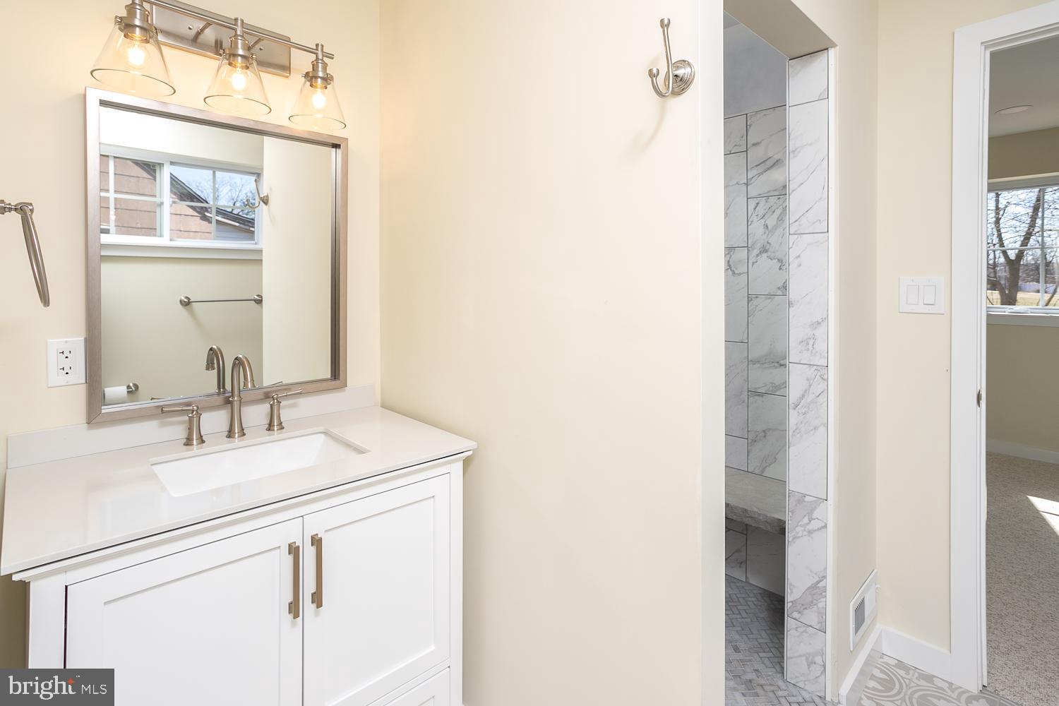 958 Easter Road Burlington, NJ 08016 - Photo 14 of 30 Main Bathroom