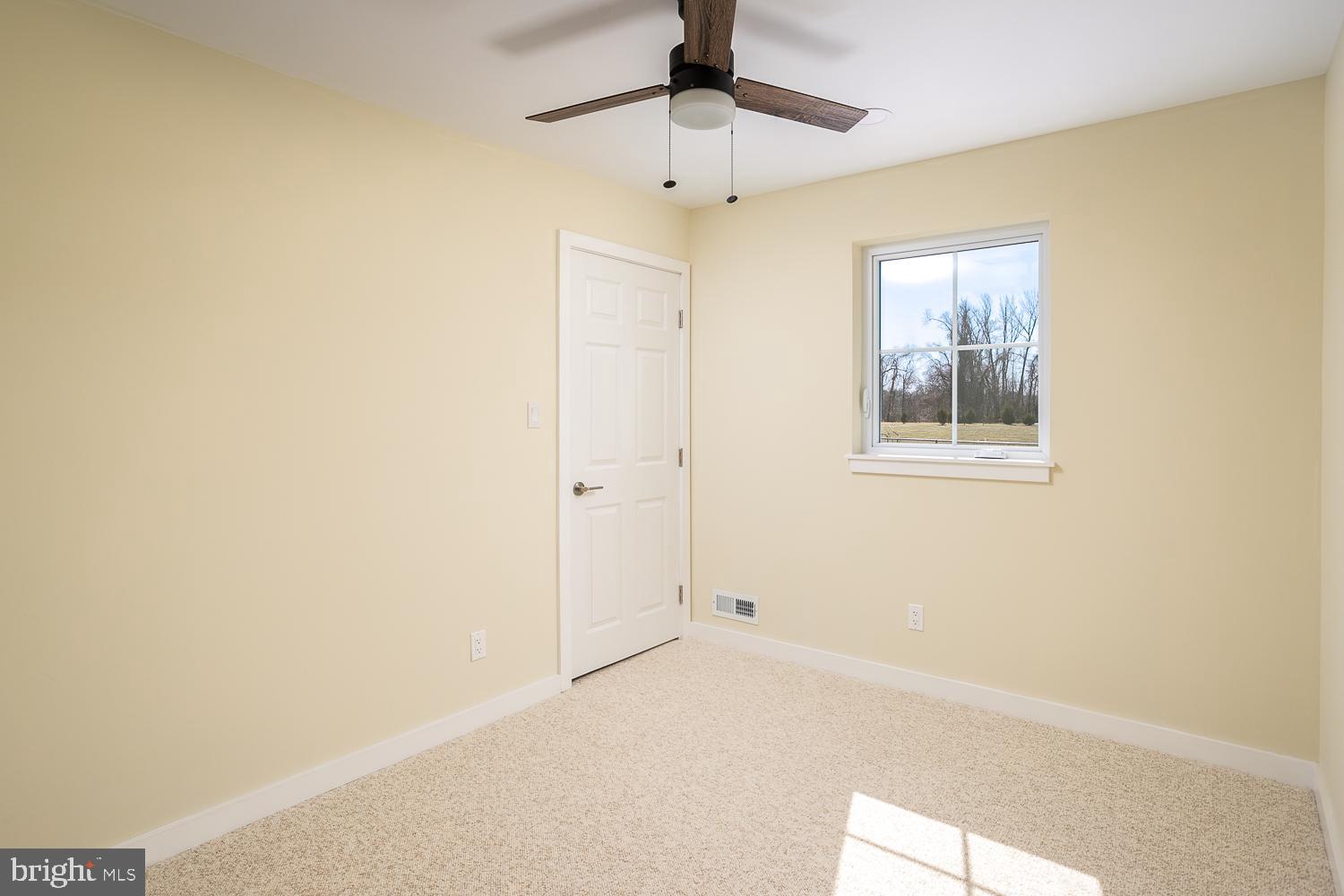 958 Easter Road Burlington, NJ 08016 - Photo 17 of 30 Third Bedroom