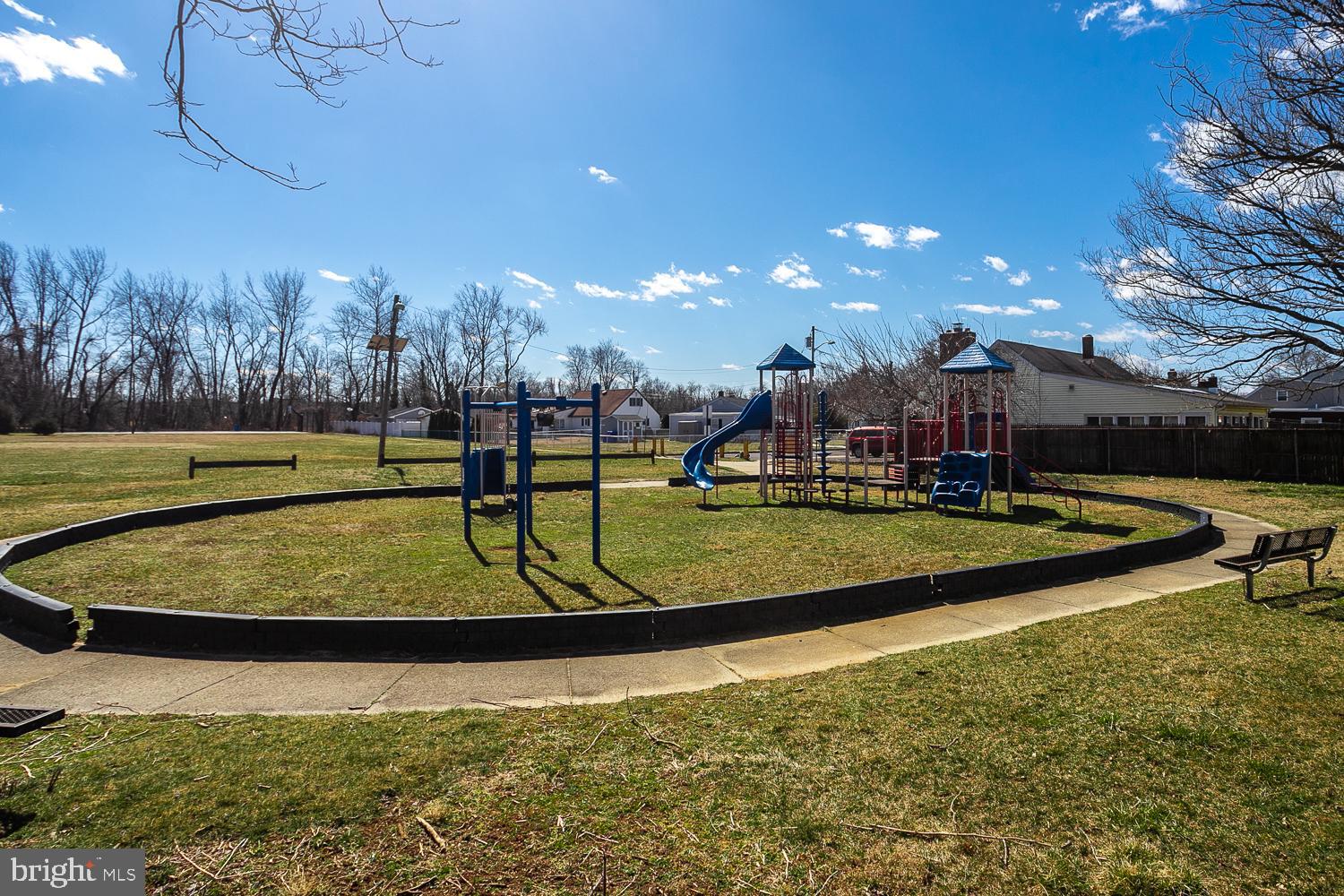 958 Easter Road Burlington, NJ 08016 - Photo 25 of 30 Back yard