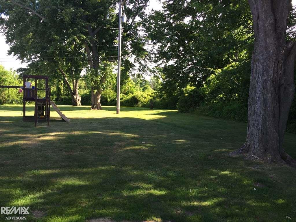 9081 Short Cut Road Fair Haven, MI 48023 - Photo 20 of 22 31295678-19.JPG