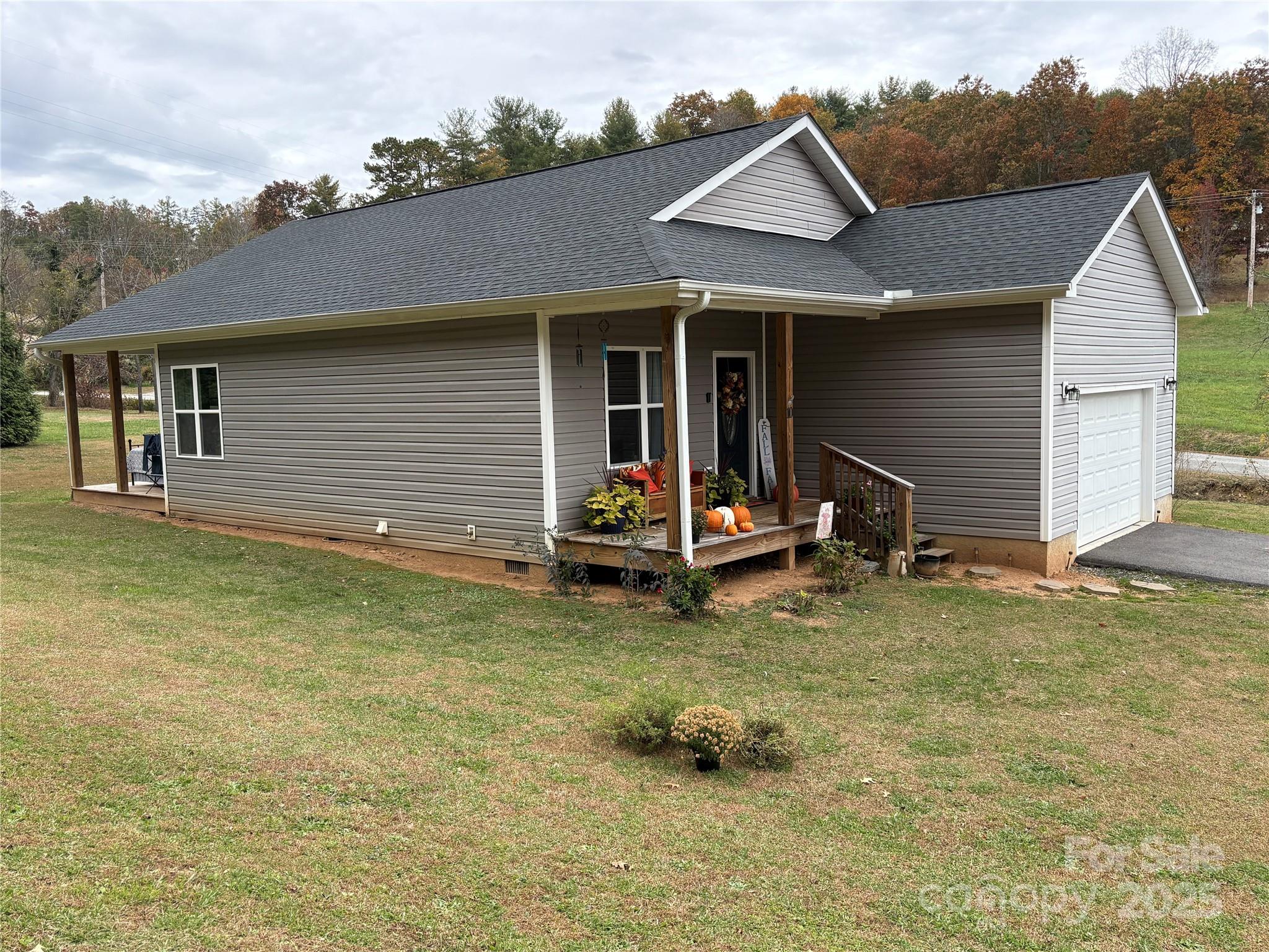 10 Scarlett Ridge Drive Marshall, NC 28753 - Photo 4 of 31 a view of a house with backyard and pool
