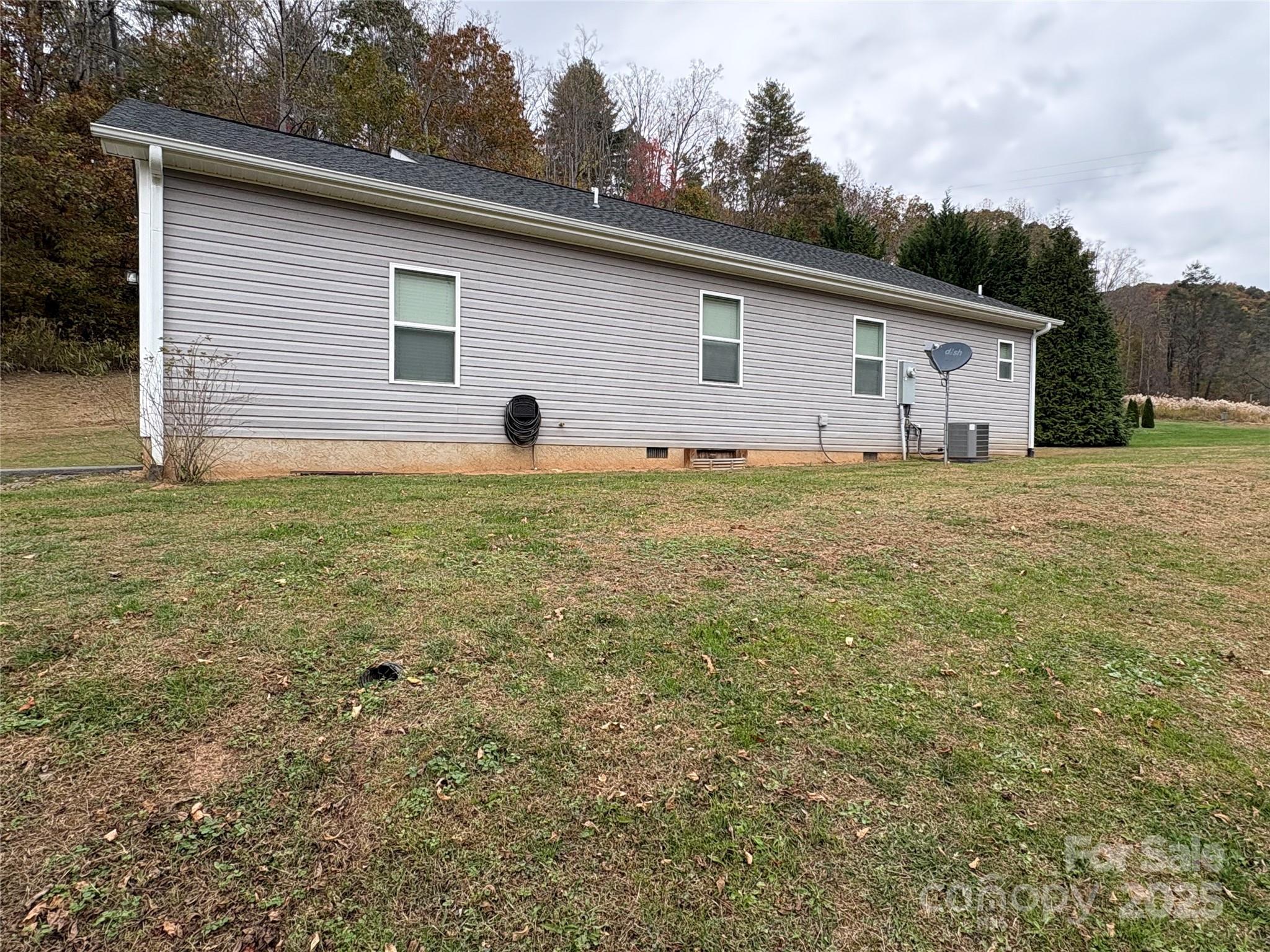 10 Scarlett Ridge Drive Marshall, NC 28753 - Photo 7 of 31 a view of a backyard