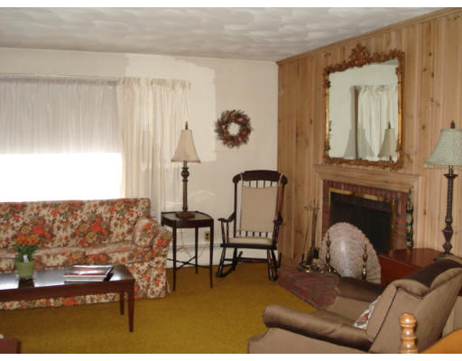 32 William Road Reading, MA 01867 - Photo 2 of 9 Gallery Image 2