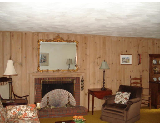 32 William Road Reading, MA 01867 - Photo 3 of 9 Gallery Image 3