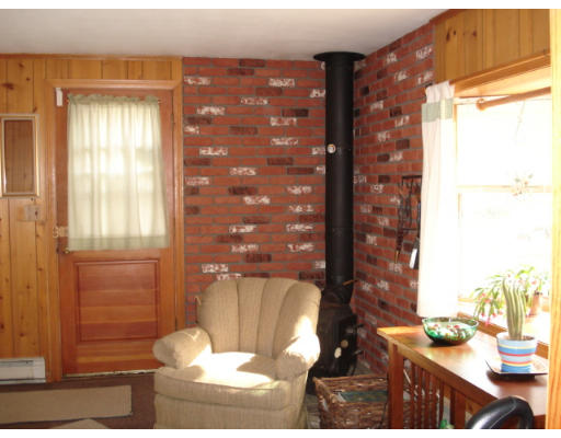 32 William Road Reading, MA 01867 - Photo 6 of 9 Gallery Image 6