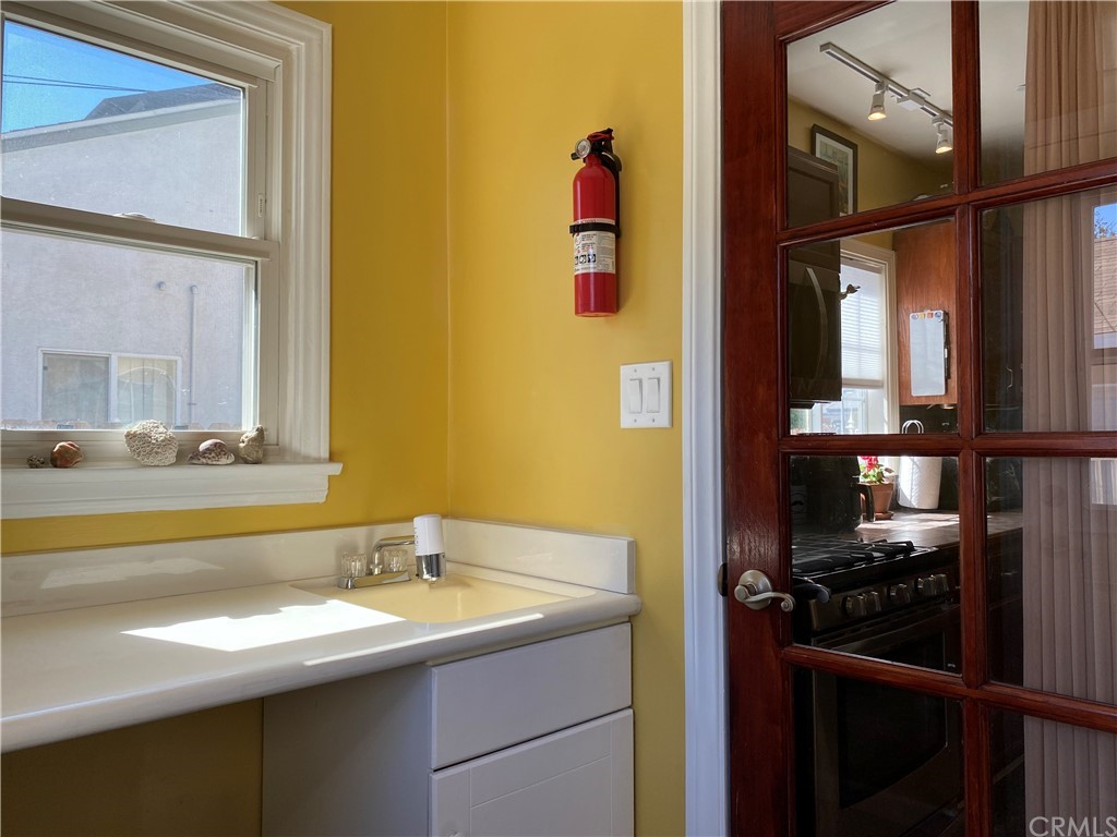 7548 Security Avenue Burbank, CA 91504 - Photo 23 of 41 a bathroom with a sink and a mirror