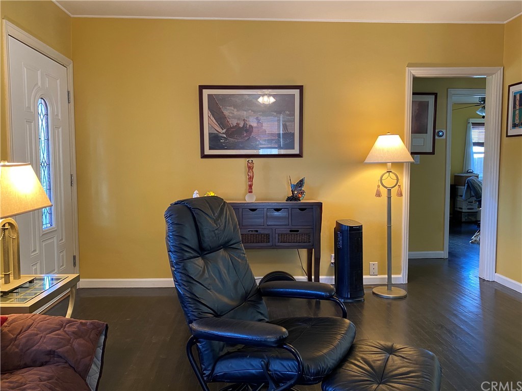 7548 Security Avenue Burbank, CA 91504 - Photo 24 of 41 a living room with furniture and a lamp