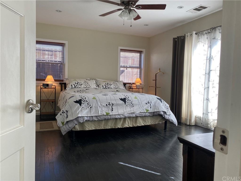 7548 Security Avenue Burbank, CA 91504 - Photo 35 of 41 a bed sitting in a bedroom next to a window