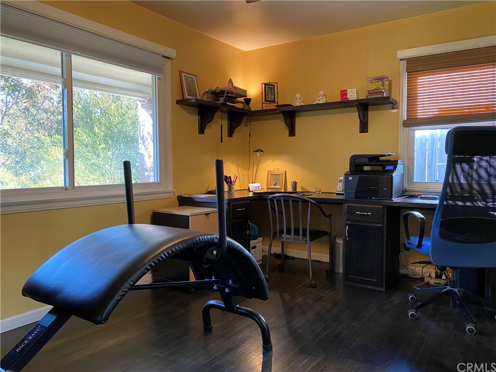 7548 Security Avenue Burbank, CA 91504 - Photo 38 of 41 a view of a living room and dining room