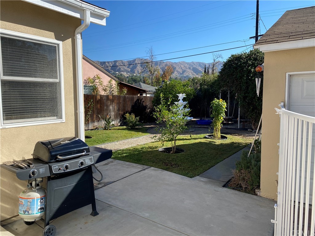 7548 Security Avenue Burbank, CA 91504 - Photo 5 of 41 a view of backyard with hardwood and outdoor seating