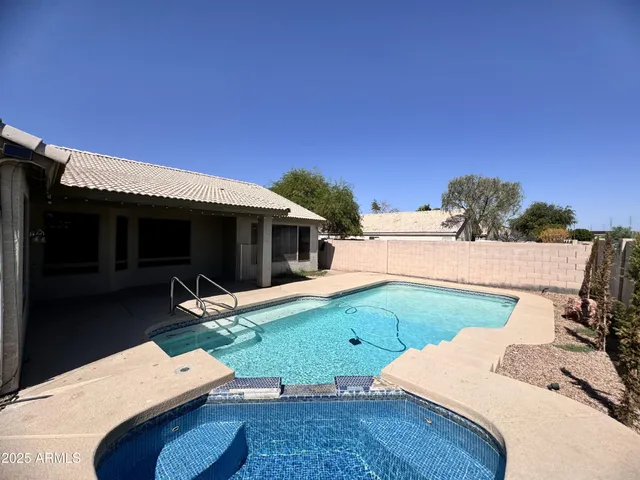 $2,800 | 673 South Peppertree Drive, Gilbert, AZ 85296