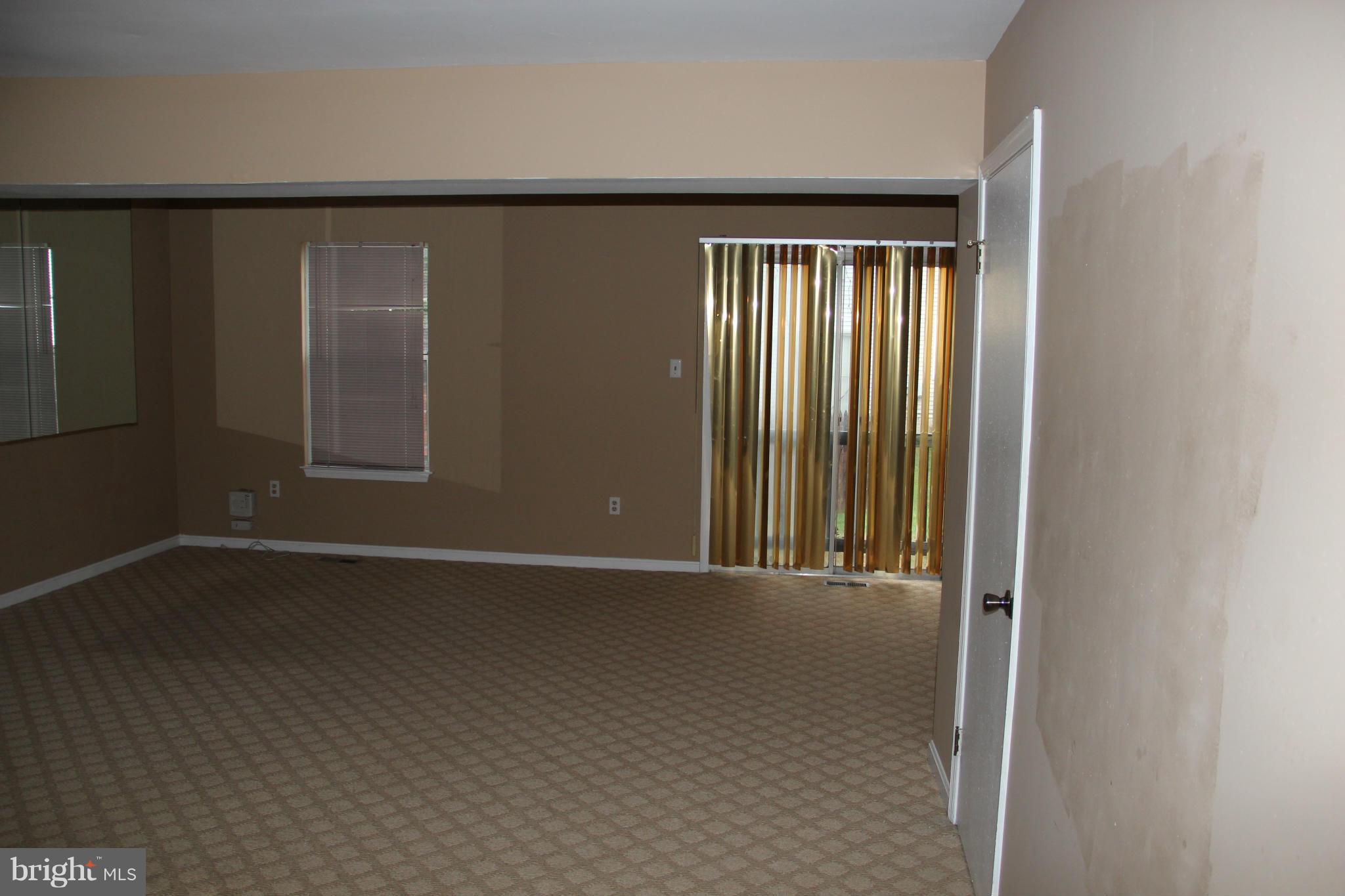 8673 Ritchboro Road District Heights, MD 20747 - Photo 4 of 28 Living Room