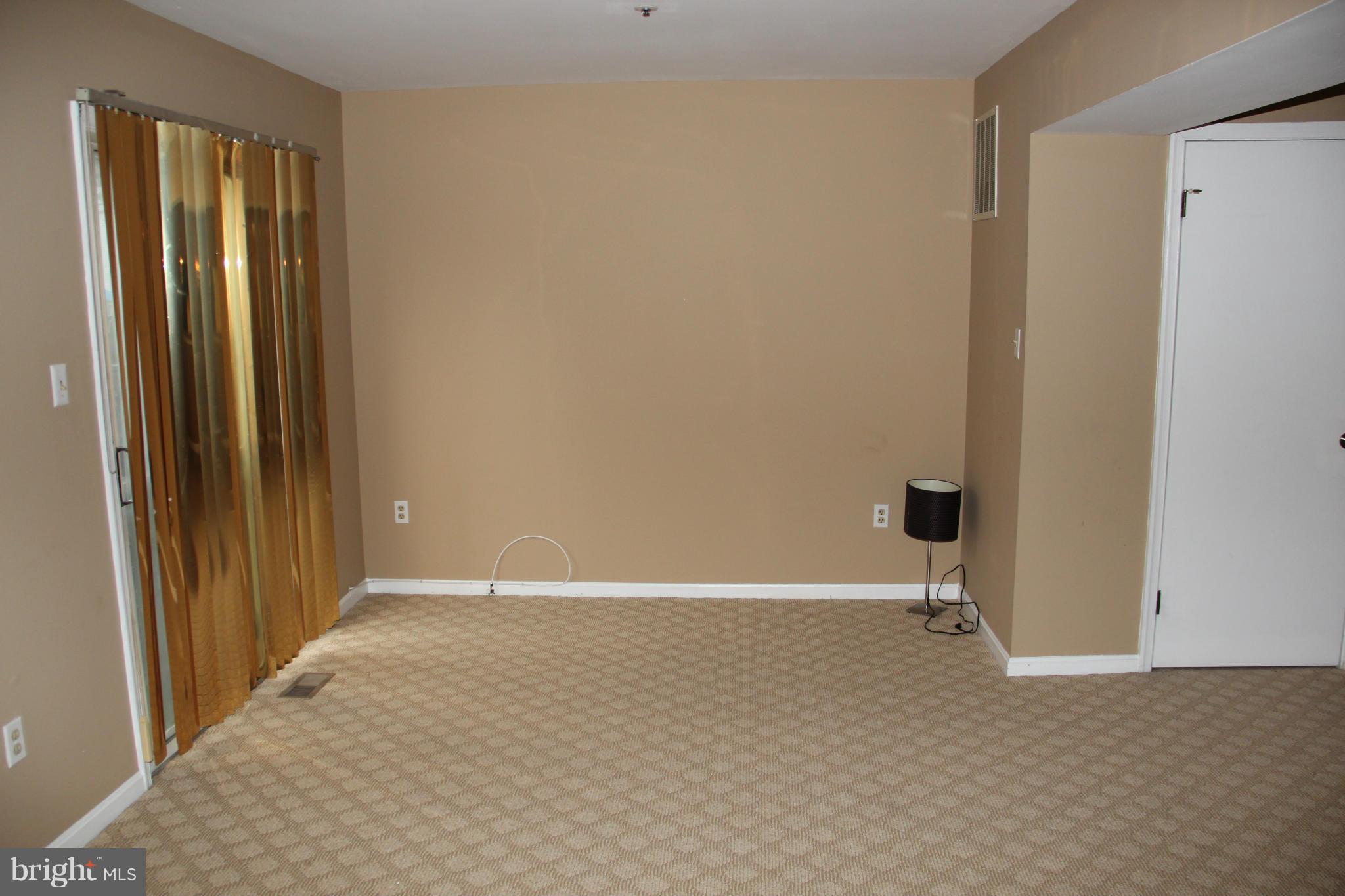 8673 Ritchboro Road District Heights, MD 20747 - Photo 7 of 28 Family Room