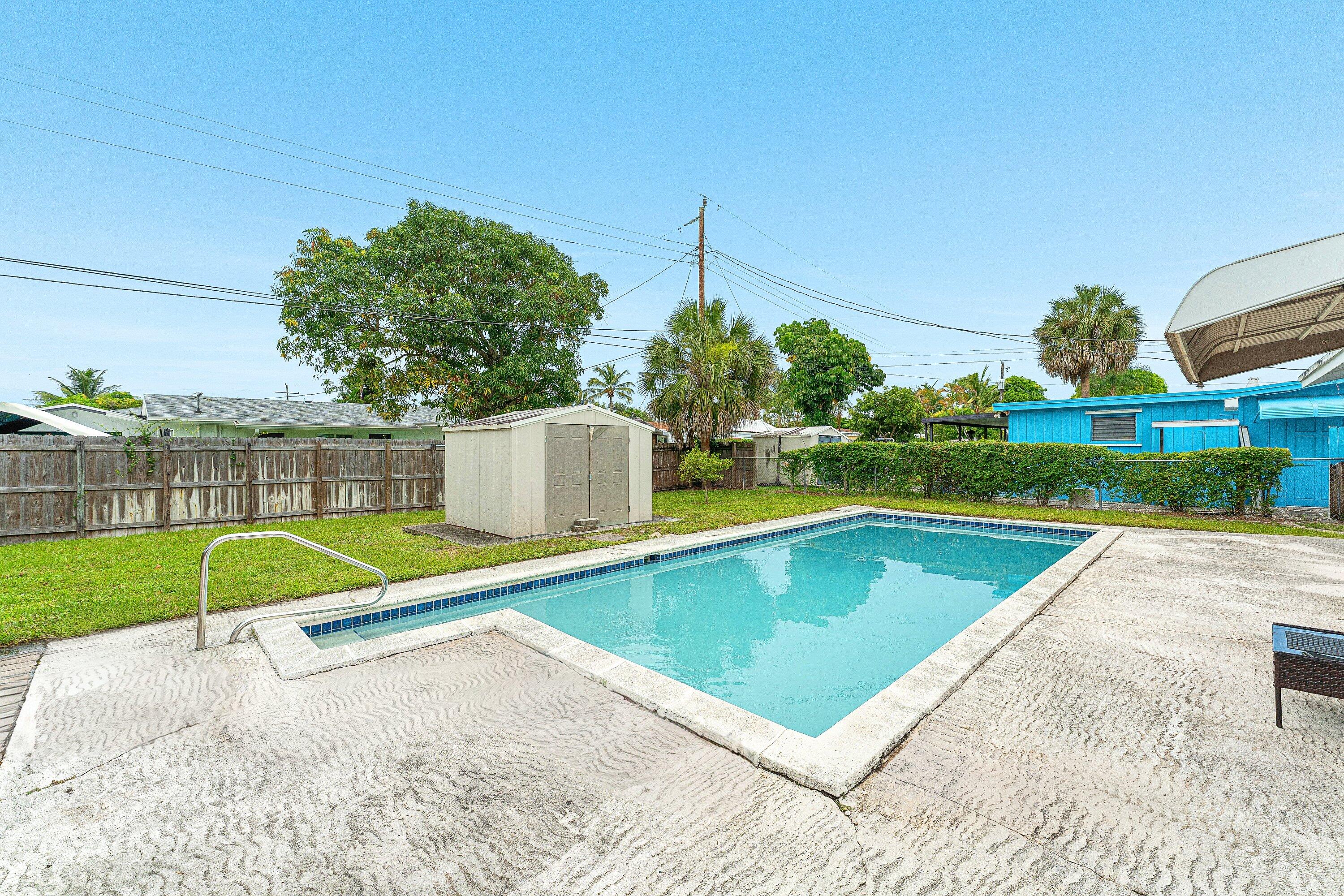 5543 Southwest 7th Street Margate, FL 33068 - Photo 16 of 19 LARGE POOL