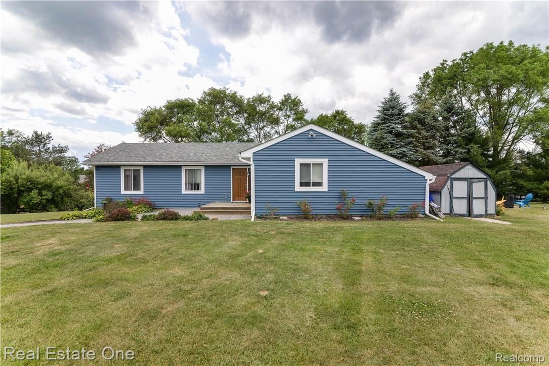487 Darwin Road Pinckney, MI 48169 - Photo 3 of 36 AUG_0632.jpg