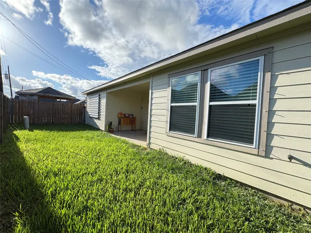 $1,950 | 1010 Starfish Drive, Bay City, TX 77414