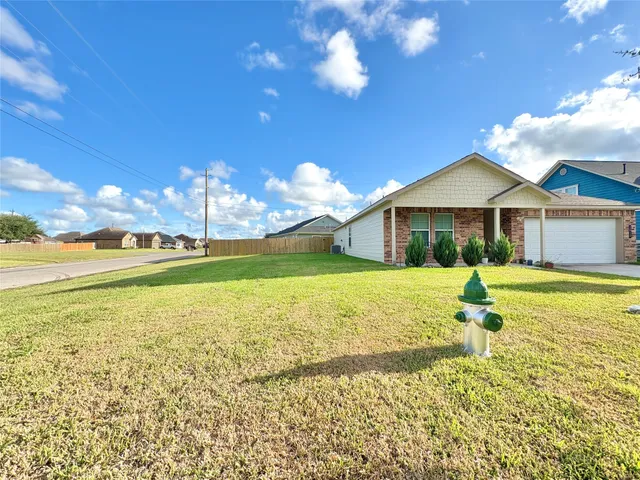 $1,950 | 1010 Starfish Drive, Bay City, TX 77414