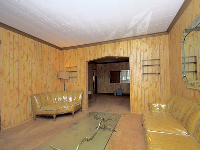 2005 Darrow Avenue Evanston, IL 60201 - Photo 3 of 24 a view of a livingroom with furniture and a ceiling fan