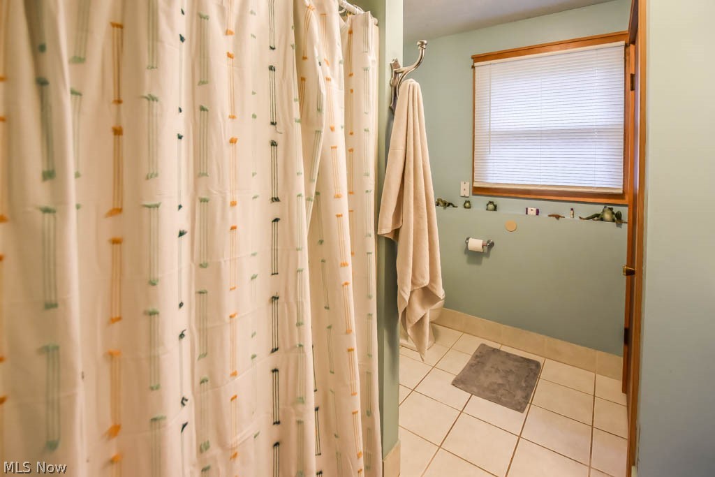 6832 Hampsher Road Clinton, OH 44216 - Photo 19 of 35 Full Bathroom off of Family Room
