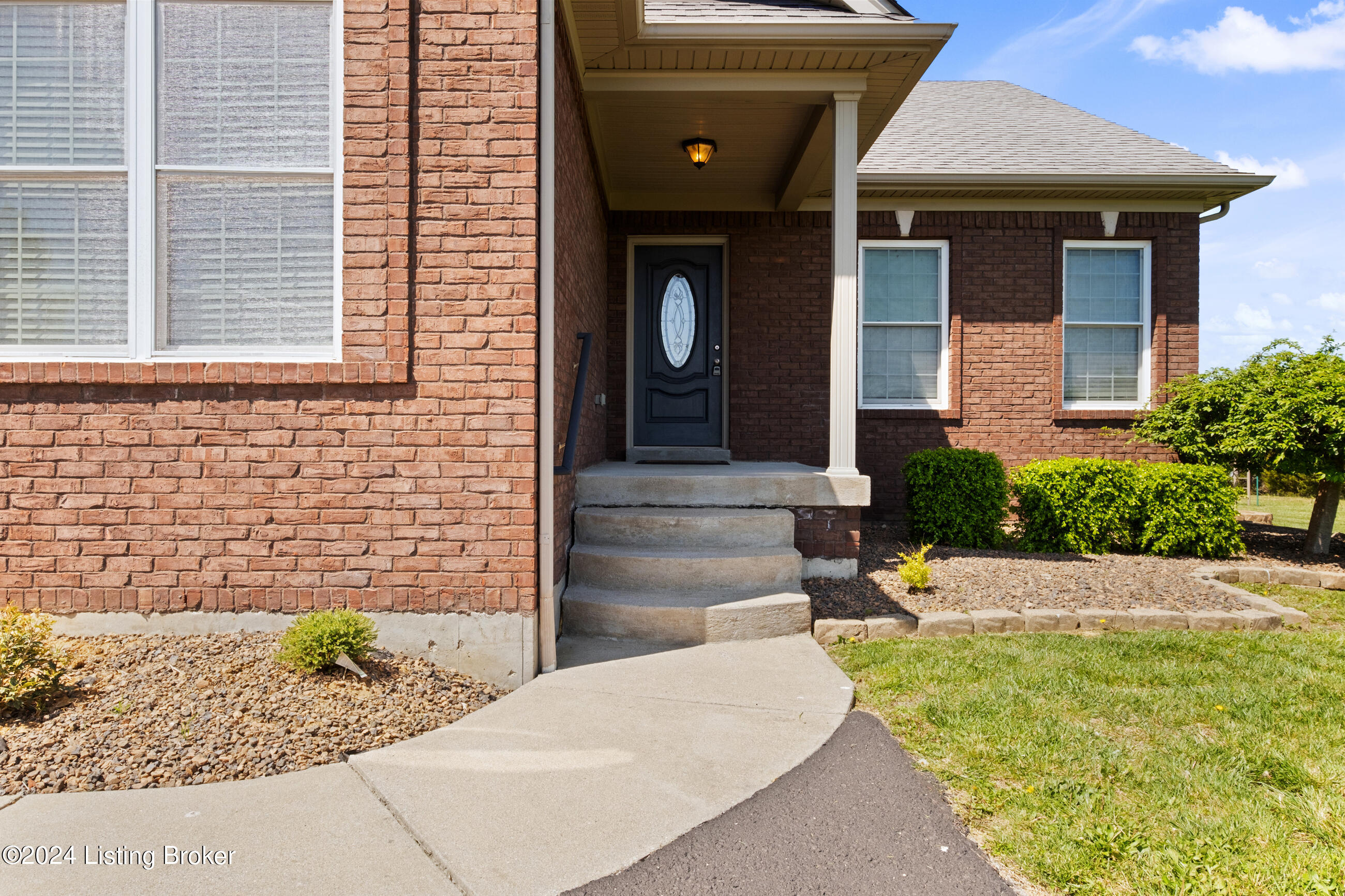 1405 Stringer Lane Mount Washington, KY 40047 - Photo 3 of 53 1405stinger_008