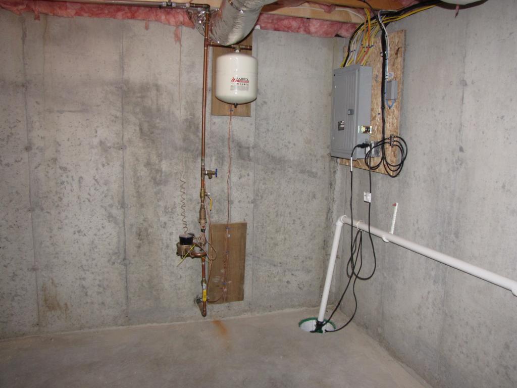 316 Mammoth Road, Unit 1 Manchester, NH 03103 - Photo 17 of 20 Gallery Image 17