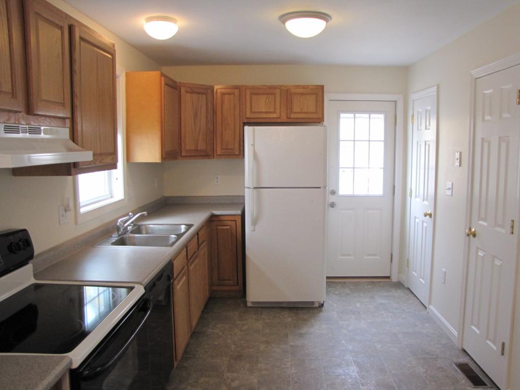 316 Mammoth Road, Unit 1 Manchester, NH 03103 - Photo 5 of 20 Gallery Image 5