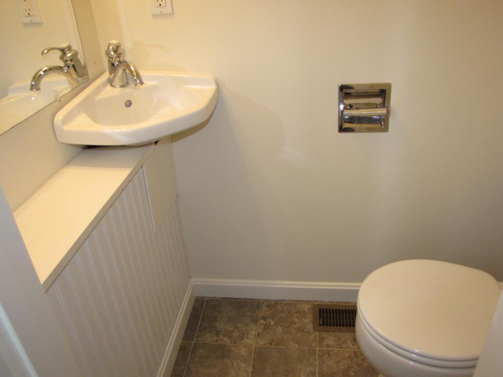 316 Mammoth Road, Unit 1 Manchester, NH 03103 - Photo 7 of 20 Gallery Image 7