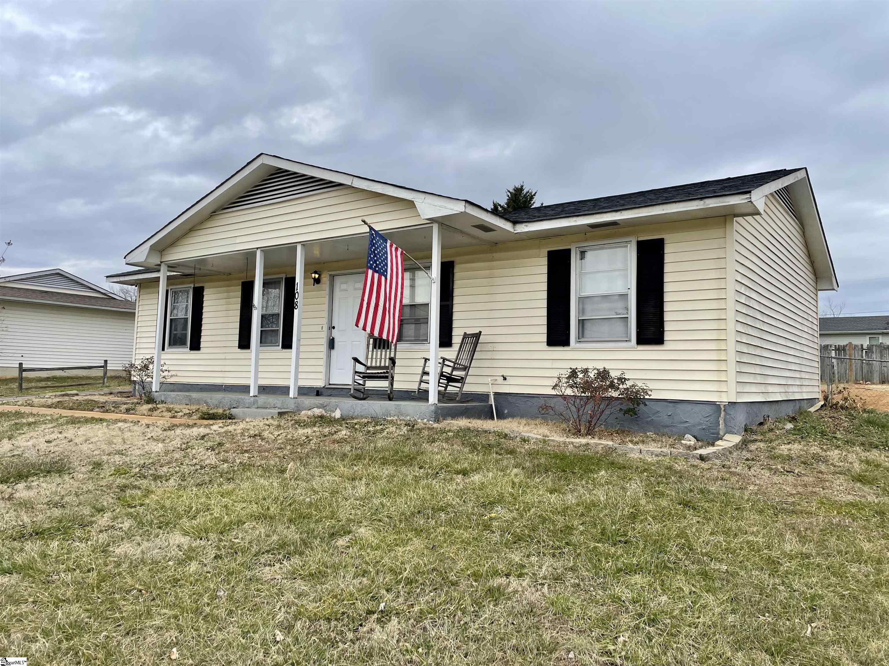 108 Strawberry Drive Inman, SC 29349 - Photo 3 of 18 Gallery Image 3